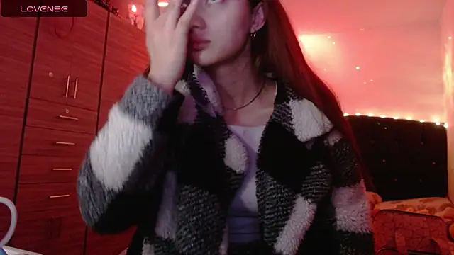 holy juli online show from October 2025 05:07:02 AM