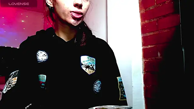 holy juli online show from November 2025 11:43:02 AM