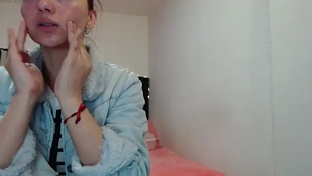 holy juli online show from April 2026 03:59:01 AM