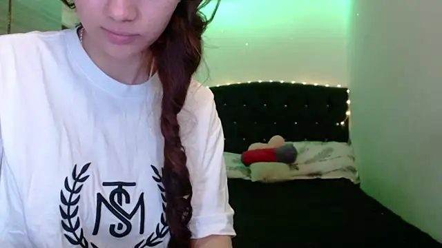 holy juli online show from May 2026 04:07:01 AM