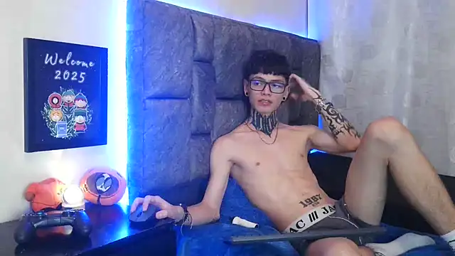 Snapshot of Dan_brownn chatting on January 2025 03:38:02 AM Dan brownn online show from January 2025 03:38:02 AM