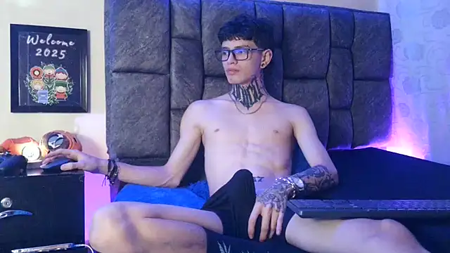 Snapshot of Dan_brownn chatting on January 2025 07:39:01 PM Dan brownn online show from January 2025 07:39:01 PM