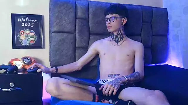 Snapshot of Dan_brownn chatting on February 2025 07:00:01 PM Dan brownn online show from February 2025 07:00:01 PM