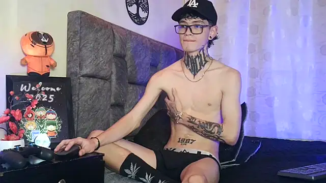 Snapshot of Dan_brownn chatting on February 2025 07:41:02 PM Dan brownn online show from February 2025 07:41:02 PM