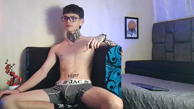 Snapshot of Dan_brownn chatting on March 2025 06:00:01 PM Dan brownn online show from March 2025 06:00:01 PM