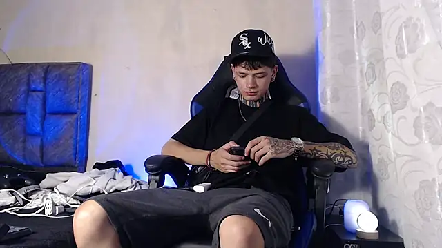 Snapshot of Dan_brownn chatting on November 2025 11:25:01 PM Dan brownn online show from November 2025 11:25:01 PM