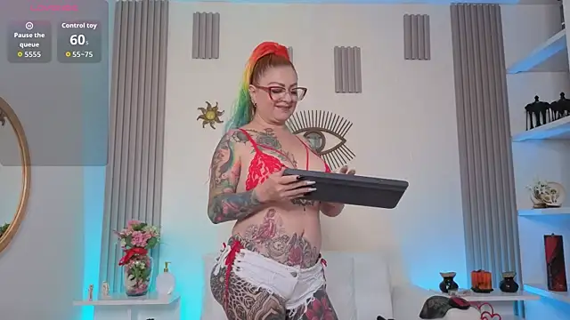 EMILY ROUSSE71 online show from May 2026 10:38:02 PM