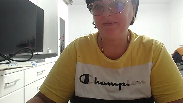 Snapshot of Amandamuller1982 chatting on October 2025 08:42:02 PM Amandamuller1982 online show from October 2025 08:42:02 PM