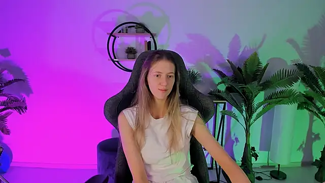 Snapshot of Sharon_Evansi chatting on December 2024 08:41:01 AM Sharon Evansi online show from December 2024 08:41:01 AM