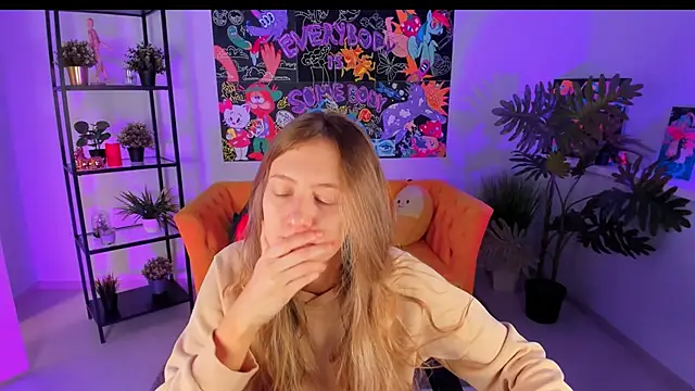 Snapshot of Sharon_Evansi chatting on December 2024 09:33:02 AM Sharon Evansi online show from December 2024 09:33:02 AM