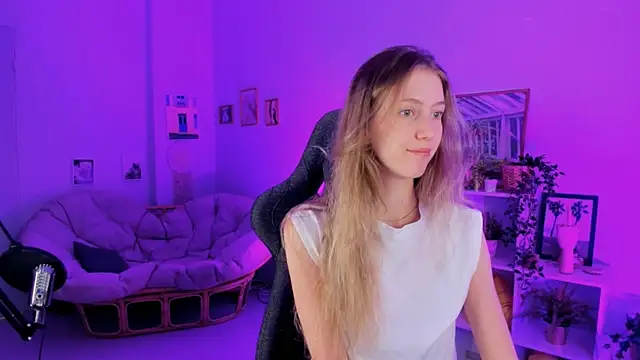 Snapshot of Sharon_Evansi chatting on December 2024 09:09:02 AM Sharon Evansi online show from December 2024 09:09:02 AM