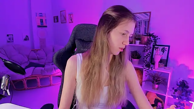 Snapshot of Sharon_Evansi chatting on December 2024 11:29:01 AM Sharon Evansi online show from December 2024 11:29:01 AM