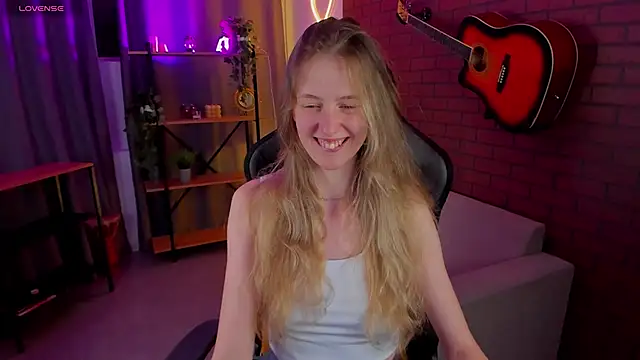 Snapshot of Sharon_Evansi chatting on January 2025 03:39:01 PM Sharon Evansi online show from January 2025 03:39:01 PM