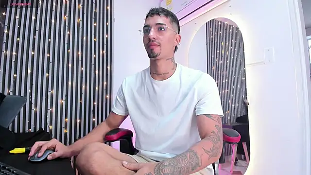 Snapshot of Duriel_ chatting on December 2024 12:11:02 PM Duriel online show from December 2024 12:11:02 PM