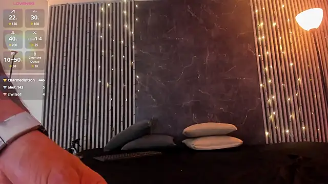 Snapshot of Duriel_ chatting on December 2024 03:09:02 PM Duriel online show from December 2024 03:09:02 PM