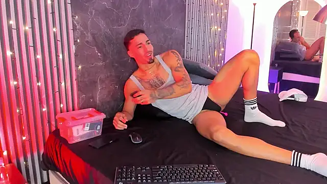 Snapshot of Duriel_ chatting on December 2024 01:07:02 PM Duriel online show from December 2024 01:07:02 PM