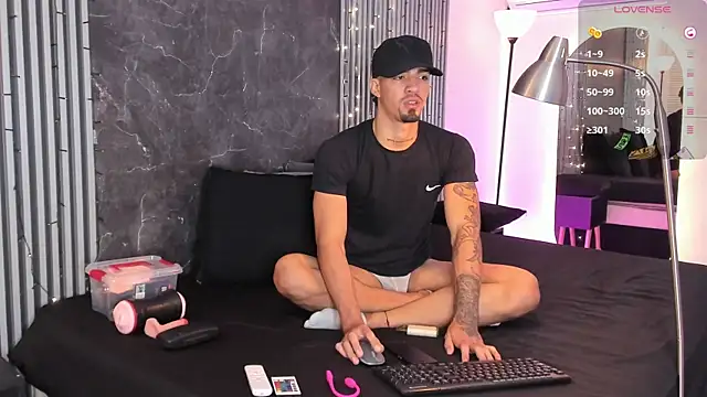 Snapshot of Duriel_ chatting on January 2025 12:19:02 PM Duriel online show from January 2025 12:19:02 PM