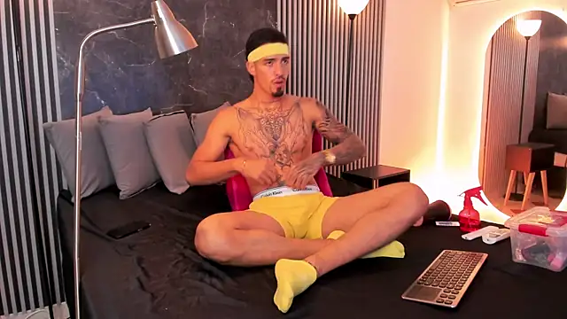 Snapshot of Duriel_ chatting on March 2025 12:33:02 PM Duriel online show from March 2025 12:33:02 PM