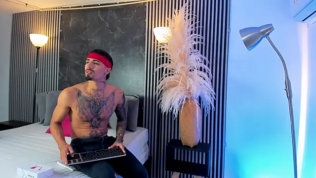 Snapshot of Duriel_ chatting on March 2025 12:41:02 PM Duriel online show from March 2025 12:41:02 PM