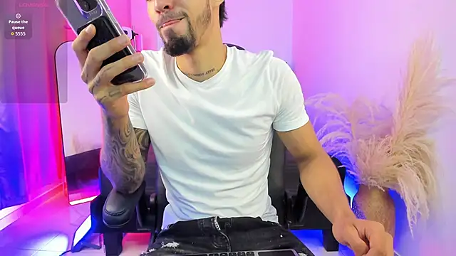 Snapshot of Duriel_ chatting on November 2025 06:09:02 PM Duriel online show from November 2025 06:09:02 PM