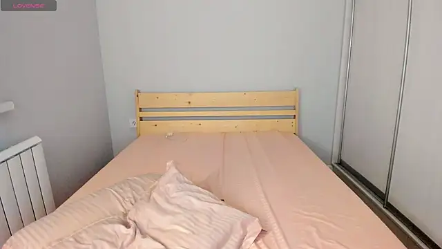 Snapshot of dragon_princesss chatting on February 2025 05:14:01 PM dragon princesss online show from February 2025 05:14:01 PM