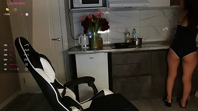 Snapshot of dragon_princesss chatting on March 2026 07:01:02 AM dragon princesss online show from March 2026 07:01:02 AM