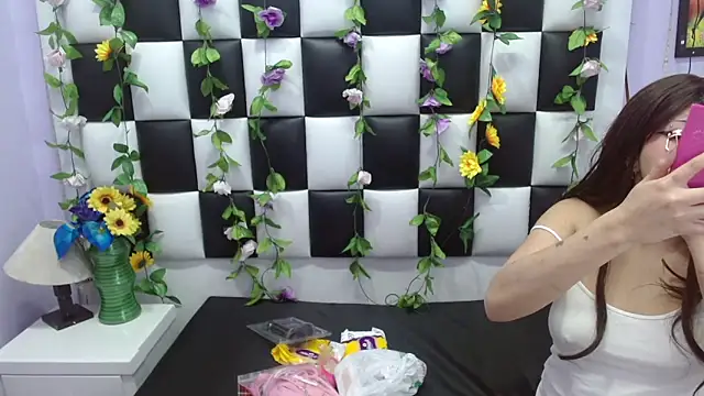 Snapshot of Morgana_Smit chatting on February 2025 01:44:01 PM Morgana Smit online show from February 2025 01:44:01 PM