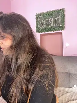 Snapshot of PoliBenett_ chatting on January 2025 06:41:02 PM PoliBenett online show from January 2025 06:41:02 PM