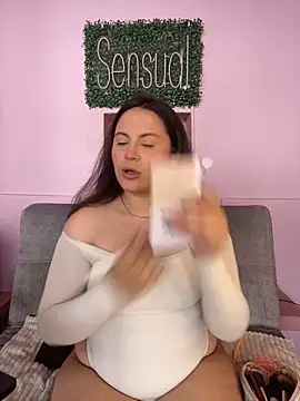 Snapshot of PoliBenett_ chatting on January 2025 06:17:01 PM PoliBenett online show from January 2025 06:17:01 PM