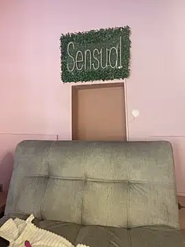 Snapshot of PoliBenett_ chatting on January 2025 12:33:01 AM PoliBenett online show from January 2025 12:33:01 AM