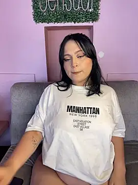 Snapshot of PoliBenett_ chatting on February 2025 04:36:01 PM PoliBenett online show from February 2025 04:36:01 PM