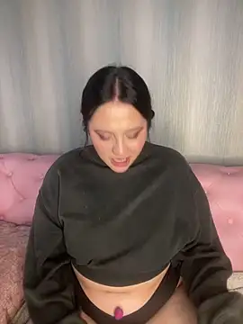 Snapshot of PoliBenett_ chatting on March 2025 08:42:02 PM PoliBenett online show from March 2025 08:42:02 PM