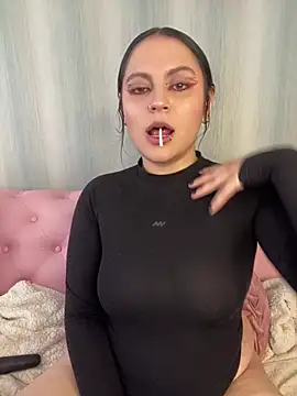 Snapshot of PoliBenett_ chatting on March 2025 04:49:01 PM PoliBenett online show from March 2025 04:49:01 PM