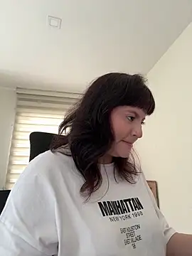 Snapshot of PoliBenett_ chatting on October 2025 03:29:01 PM PoliBenett online show from October 2025 03:29:01 PM