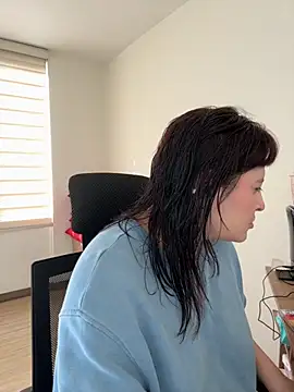 Snapshot of PoliBenett_ chatting on October 2025 08:21:02 PM PoliBenett online show from October 2025 08:21:02 PM