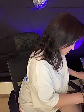 Snapshot of PoliBenett_ chatting on November 2025 09:48:01 PM PoliBenett online show from November 2025 09:48:01 PM