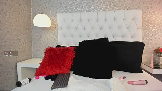 HazelMoret online show from December 2024 12:45:02 PM