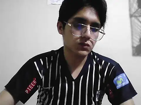 Snapshot of HardDick2 chatting on May 2026 04:40:01 AM HardDick2 online show from May 2026 04:40:01 AM