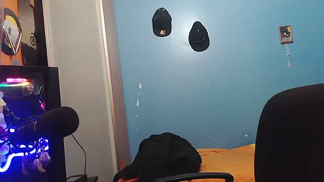 Snapshot of Badboyi1997 chatting on December 2025 04:43:02 AM Badboyi1997 online show from December 2025 04:43:02 AM