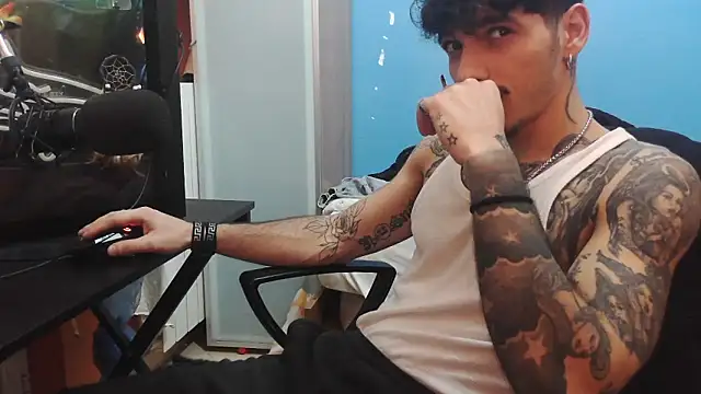 Snapshot of Badboyi1997 chatting on February 2026 10:25:02 PM Badboyi1997 online show from February 2026 10:25:02 PM