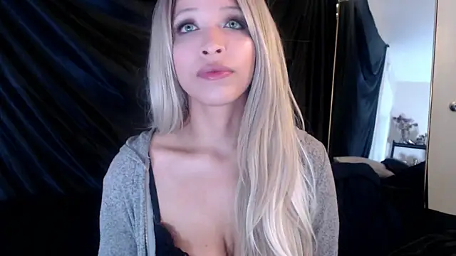 Snapshot of liadivina chatting on February 2025 10:48:02 AM liadivina online show from February 2025 10:48:02 AM