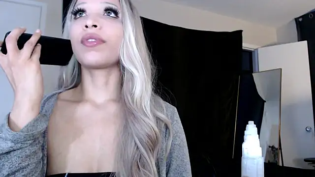 Snapshot of liadivina chatting on February 2025 03:58:02 AM liadivina online show from February 2025 03:58:02 AM