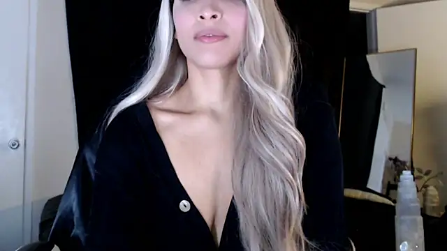 Snapshot of liadivina chatting on March 2025 07:05:02 AM liadivina online show from March 2025 07:05:02 AM