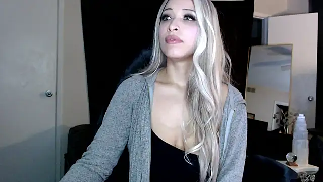 Snapshot of liadivina chatting on March 2025 07:46:02 AM liadivina online show from March 2025 07:46:02 AM