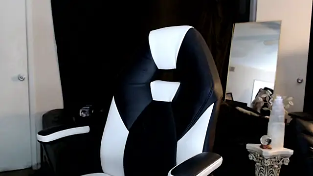 Snapshot of liadivina chatting on March 2025 06:40:01 AM liadivina online show from March 2025 06:40:01 AM