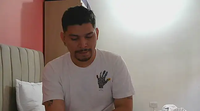 Snapshot of evoscenteno chatting on December 2024 09:09:02 PM evoscenteno online show from December 2024 09:09:02 PM