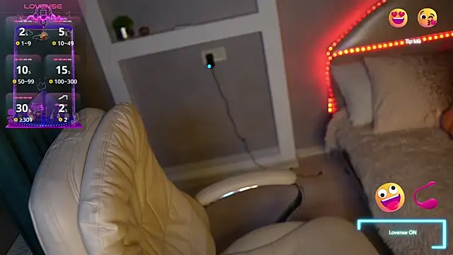 Snapshot of LisaElfy chatting on October 2025 06:06:01 PM LisaElfy online show from October 2025 06:06:01 PM