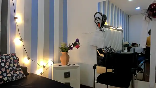 Snapshot of MeryLands chatting on October 2025 11:44:01 AM MeryLands online show from October 2025 11:44:01 AM