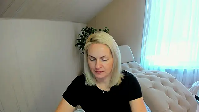 Alicee Gracee online show from December 2024 08:18:01 AM