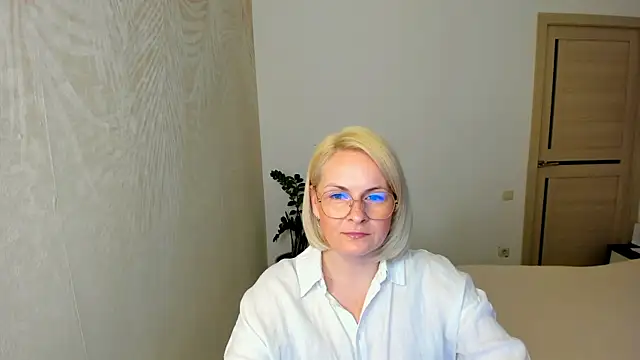 Alicee Gracee online show from April 2026 06:47:01 PM
